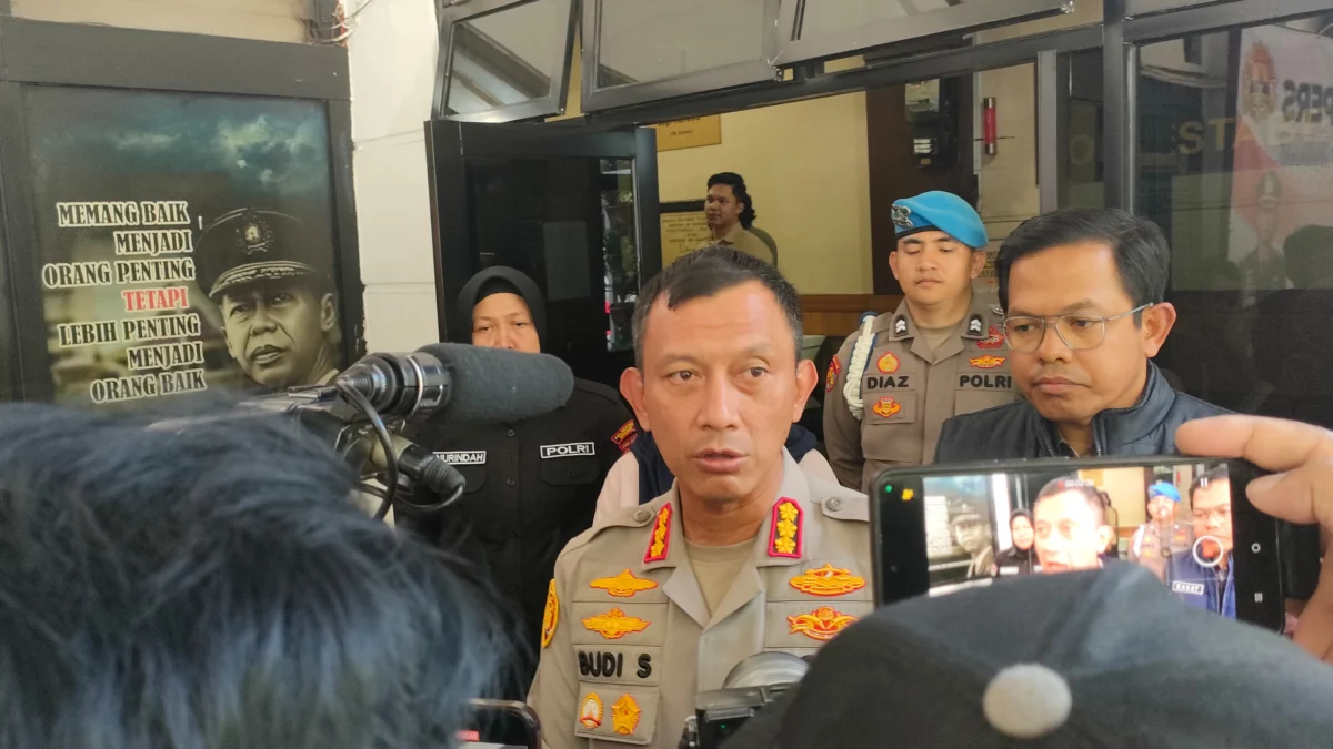 Dok. Kapolrestabes Bandung Kombes Pol Budi Sartono saat ungkap kasus dugaan kekerasan seksual di SMAN 12 Bandung. Foto. Sandi Nugraha.