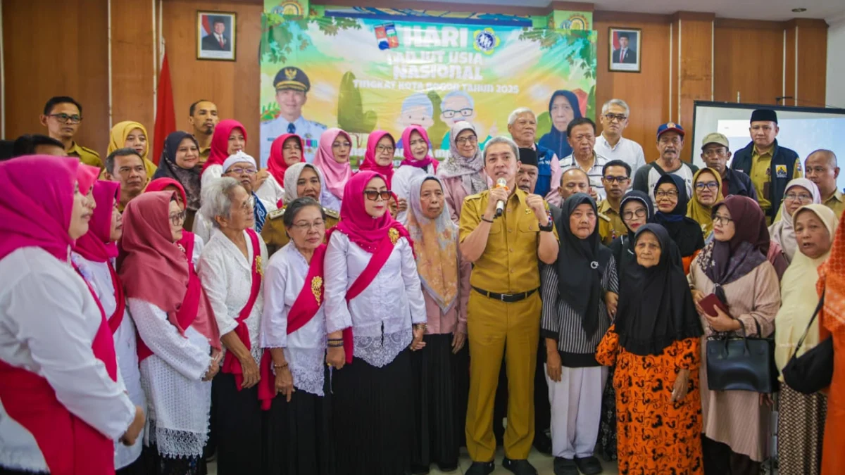 Wali Kota Bogor, Dedie A. Rachim bersama sejumlah Komunitas Lansia Kota Bogor. (Yudha Prananda / Jabar Ekspres)