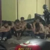 Suporter Persikas Subang saat diamankan polisi/