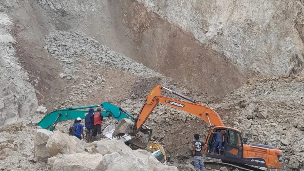 Lokasi longsor Gunung Kuda Cirebon.