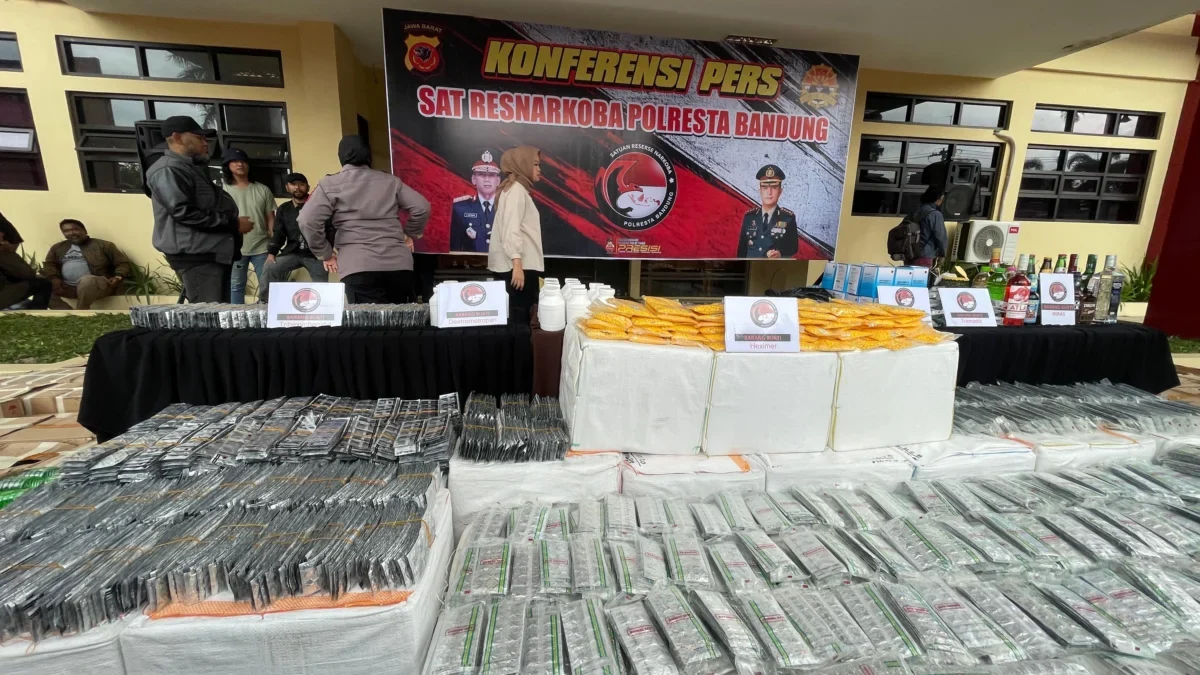 Jutaan butir obat-obatan terlarang berhasil disita Sat Narkoba Polresta Bandung. Foto Agi