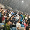 Dok. Antusiasme Bobotoh saat menyaksikan Persib mendapatkan gelar juara di liga 1 musim 2024/2025 di Stadion GBLA, Kota Bandung. Sabtu (24/5). Foto. Sandi Nugraha.