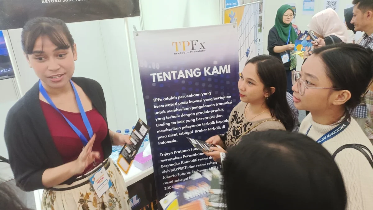 Pelaksanaan bursa kerja atau Job Fair Career UTama 2025 di Gedung Serbaguna kampus, Jalan Cikutra, Kota Bandung, Selasa (6/5).