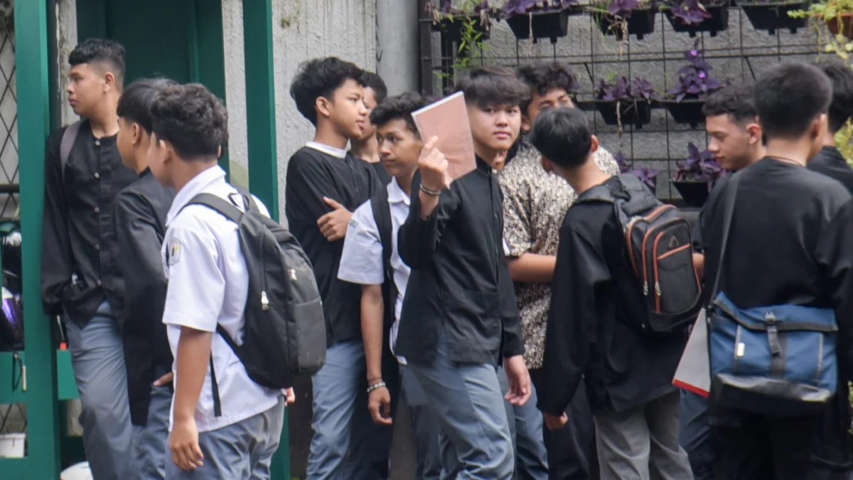 Program Pendidikan Militer Siswa ‘Nakal’ Tuai Pro Kontra, Wali Kota Bandung: Masa Program Provinsi Gak Didukung Ilustrasi: Siswa SMA di Kota Bandung. Foto: Dimas Rachmatsyah / Jabar Ekspres
