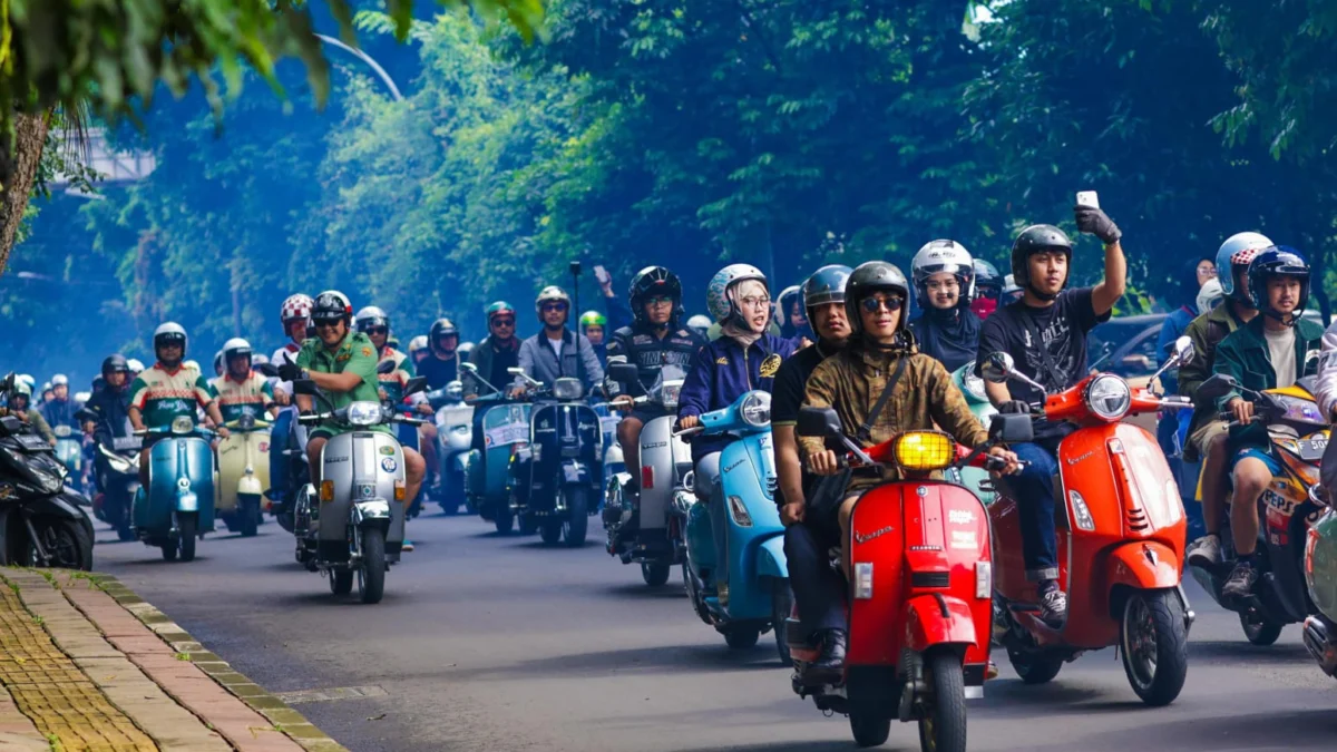 Ilustrasi: Ribuan penunggang kendaraan Vespa saat konvoi di seputar jalanan Kota Bogor, Sabtu (24/5). (Yudha Prananda / Jabar Ekspres)