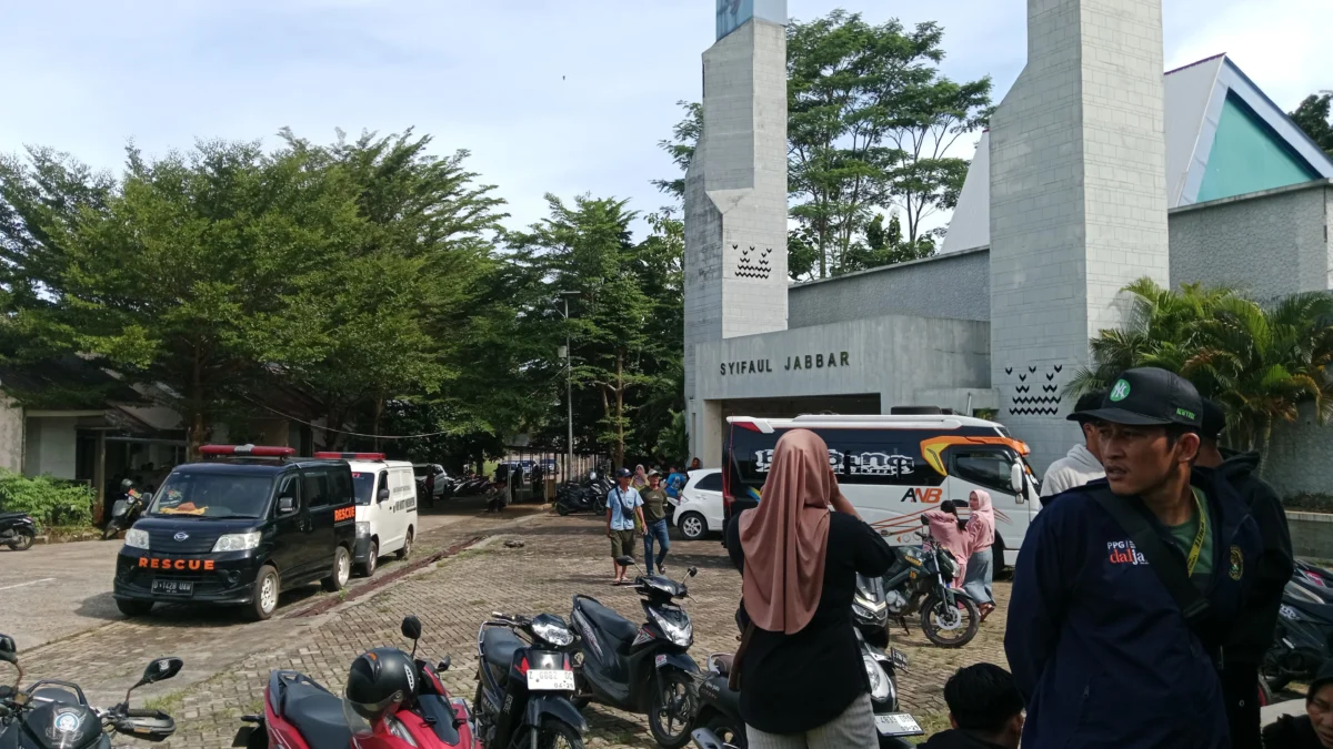 Foto:Ist. Suasana Halaman RS Pameungpeuk Kabupaten Garut saat menerima korban ledakan amunisi bekas