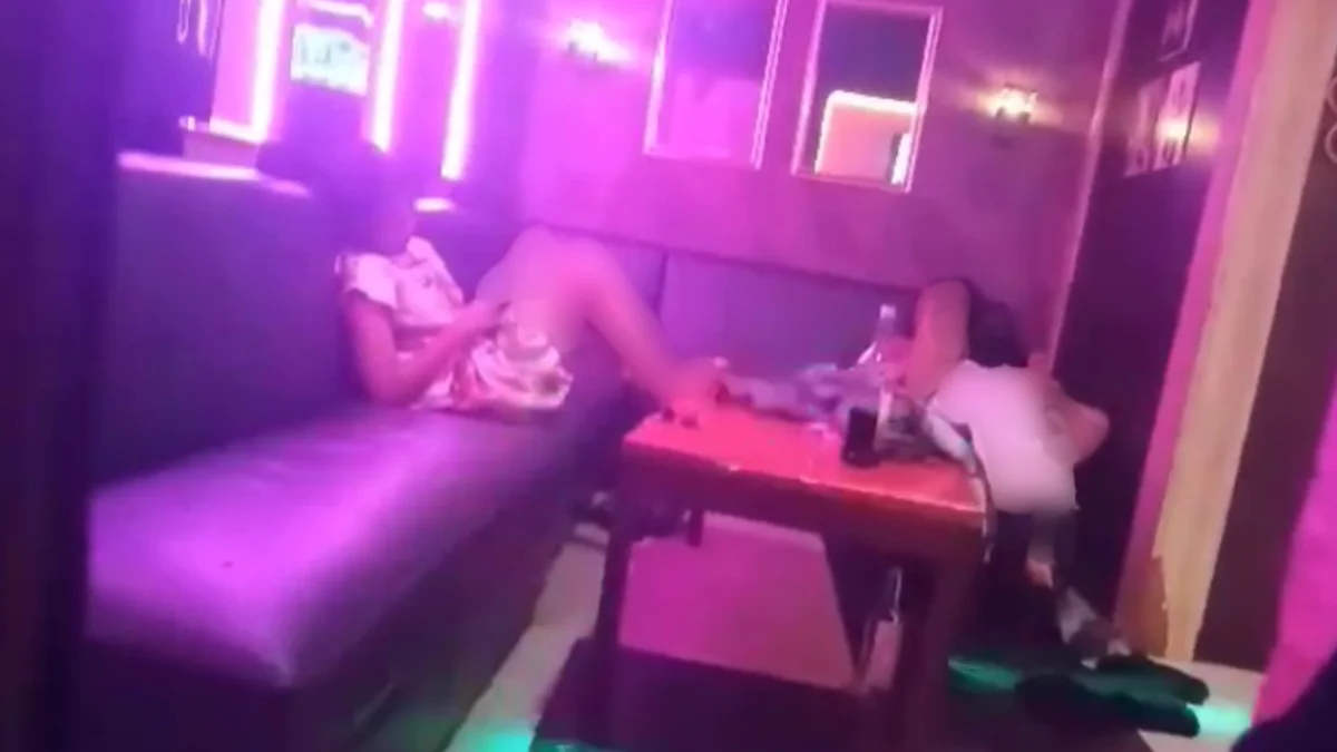 Video Viral Tak Senonoh Muda-mudi Didalam Ruang Karaoke Tersebar di Medsos, Bikin Netizen Geram