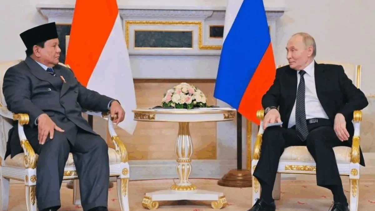 Presiden RI Prabowo Subianto dan Presiden Rusia Vladimir Putin saat pertemuan bilateral, di Istana Konstantinovsky, St Petersburg, Kamis (19/6/2025). (foto/ANTARA)