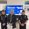 Wakil Menteri Keuangan Anggito Abimanyu (tengah) melakukan konferensi pers setelah meninjau kesiapan Bea Cukai, di Bandara Internasional Soekarno Hatta, Tangerang, Banten, Rabu (11/06/2025). (foto/ANTARA)