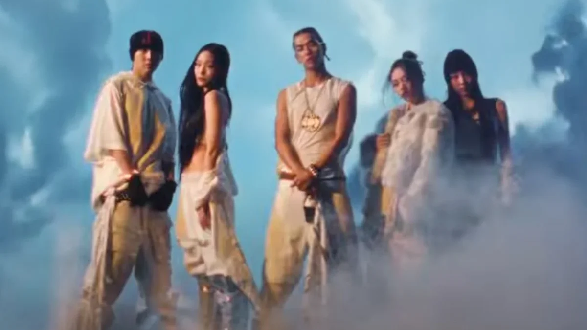 Tangkapan layar MV ALLDAY PROJECT - FAMOUS yang sedang trending di Youtube.