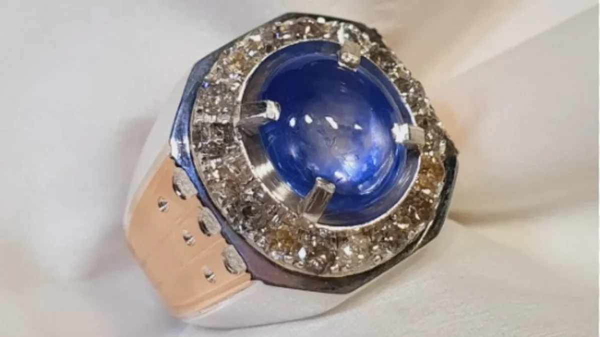 Bukan hanya Simbol Kemewahan, Blue Sapphire Ternyata Juga Bisa Menyembuhkan Salah satu batu Blue Sapphire termahal di dunia.