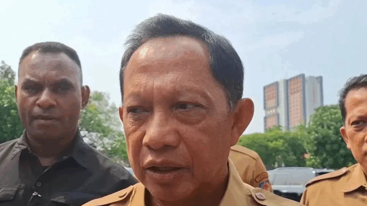 Menteri Dalam Negeri Tito Karnavian saat menyampaikan keterangan di kompleks Istana Kepresidenan, Jakarta, Selasa (10/6/2025). (foto/ANTARA)