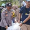 Polresta Bandung Salurkan 1.600 Paket Daging Kurban Langsung Ke Warga