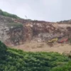 Aktivitas tambang di kawasan Karst Citatah, Kecamatan Padalarang, Bandung Barat. Dok Jabar Ekspres/Suwitno