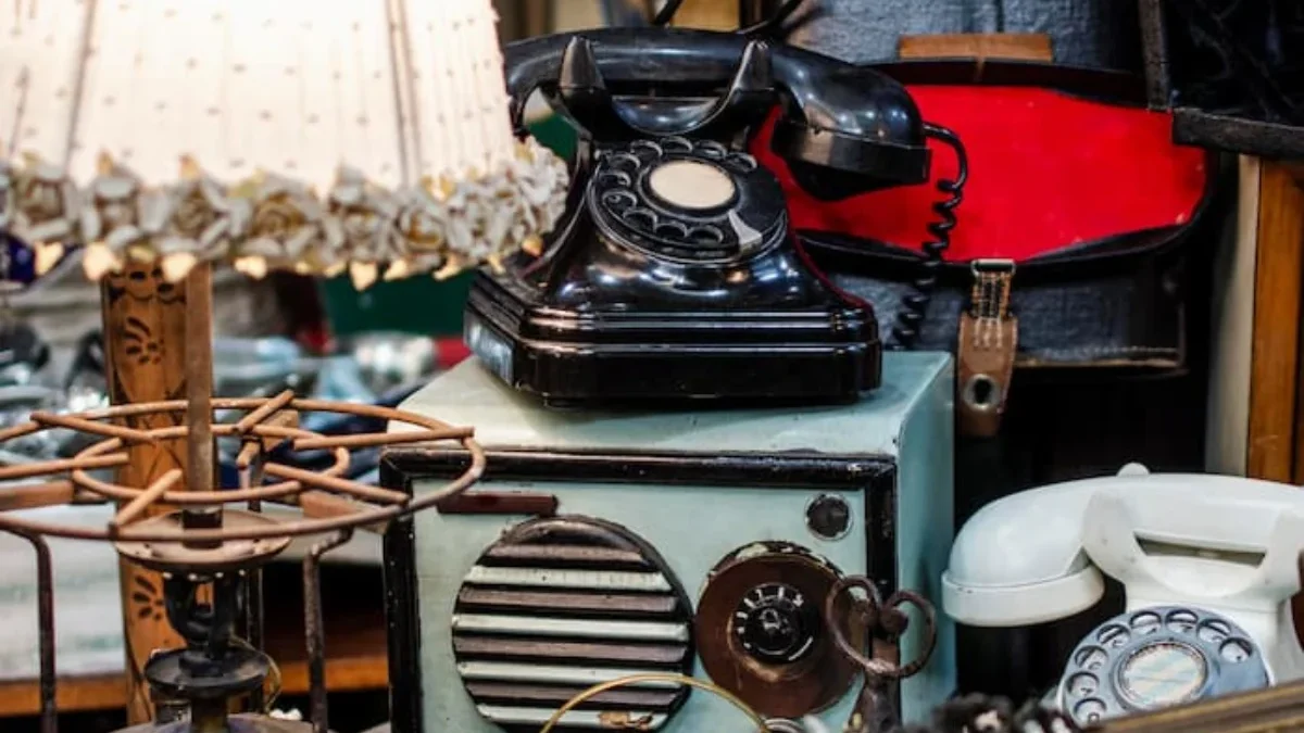 Barang Kuno Bernilai Miliaran Rupiah yang Diburu Kolektor ( Sumber Gambar: Freepik)