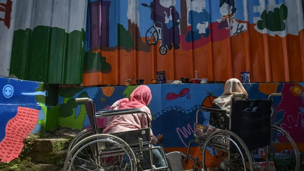 Menilik Mural Kampung Binong yang Libatkan Perempuan Disabilitas