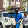 Ist. Priguna Anugerah Pratama saat ditetapkan sebagai tersangka dalam kasus pelecehan seksual di RSHS Bandung. Foto. Sandi Nugraha.