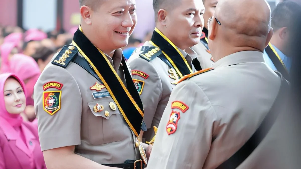 Kombes Pol Kusworo Wibowo Raih Penghargaan Siswa Terbaik Mental Kepribadian di Yudisium Sespimti Polri Angkatan 34 Kombes Pol Kusworo Wibowo Raih Penghargaan Siswa Terbaik Mental Kepribadian di Yudisium Sespimti Polri Angkatan 34