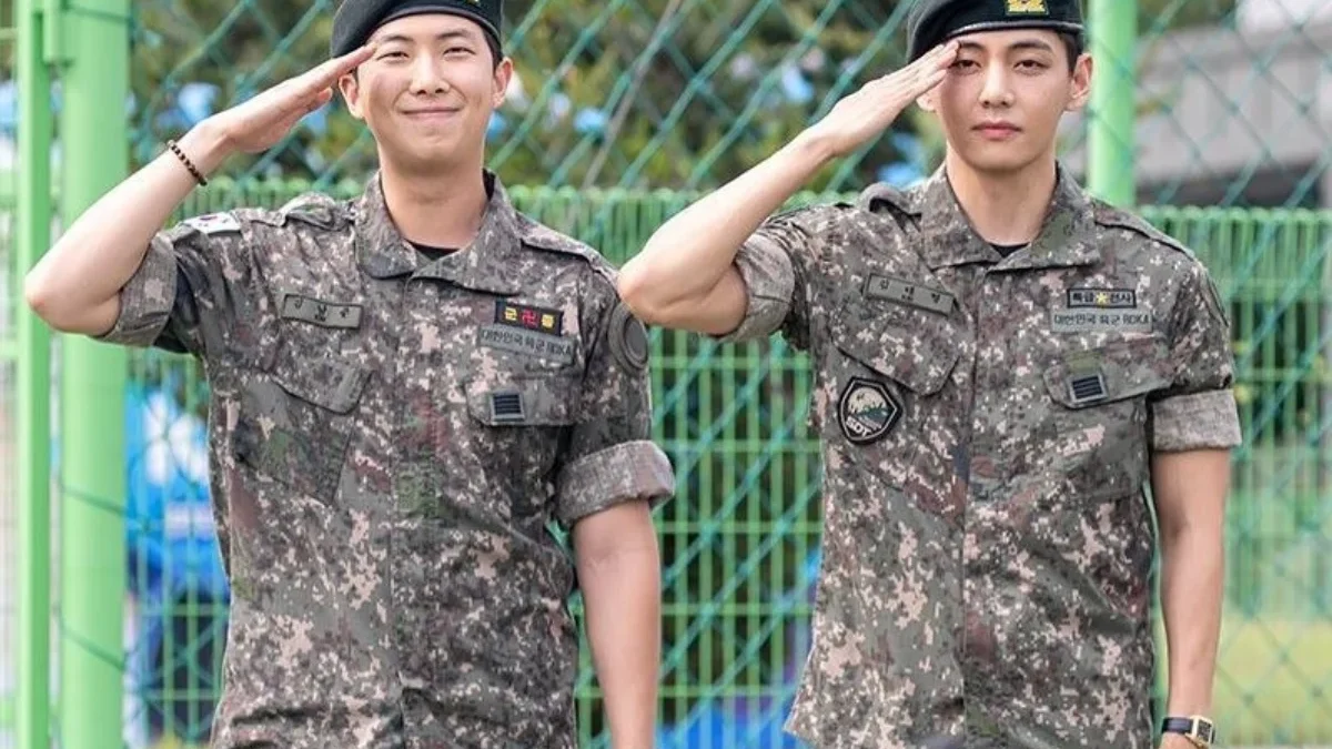 Dua member BTS RM dan V yang saat ini keluar wamil.