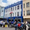 Dalam rangka memperingati Idul Adha, DPD Partai Demokrat Jawa Barat melaksanakan berbagi daging kurban yang diberikan kepada masyarakat.