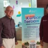 Ketua Pengurus Rumah Amal Salman, Mipi Ananta Kusuma (kiri) dan Direktur Rumah Amal Salman, Syachrial, tengah mempersiapkan proses penyaluran hewan kurban kepada warga.