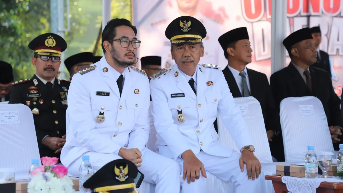 Bupati dan Wakil Bupati Bandung Barat, Jeje Ritchie-Asep Ismail saat menghadiri giat di Ngamprah. Dok Jabar Ekspres/Suwitno