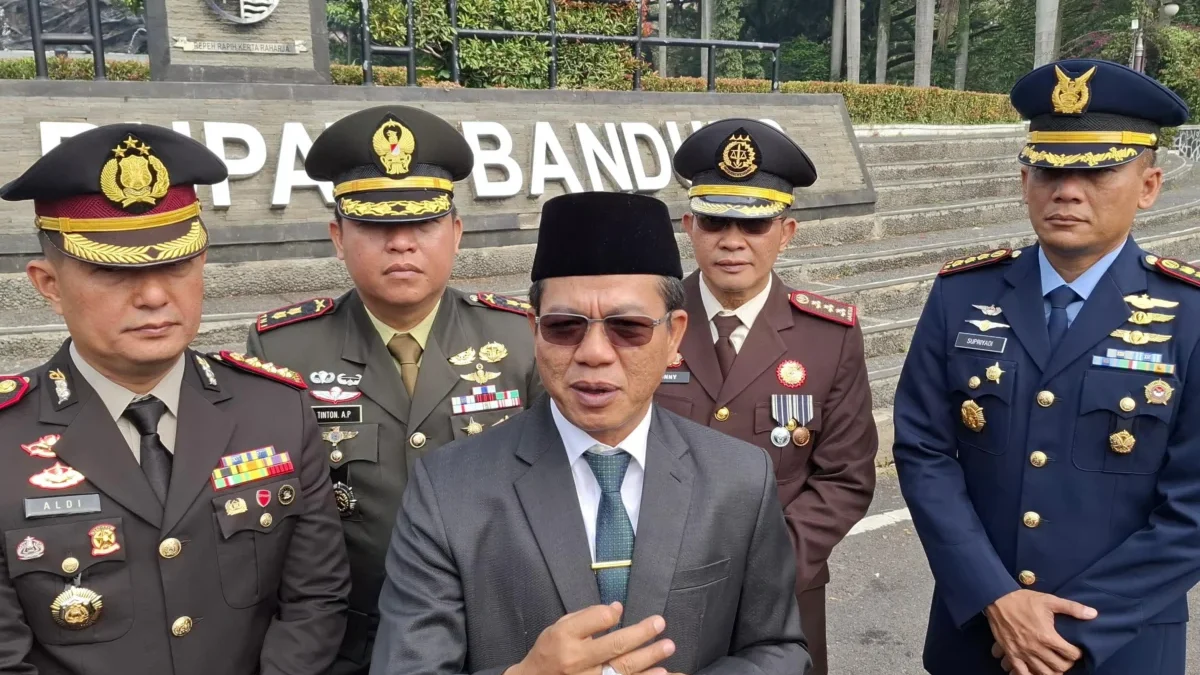 Bupati Bandung, Dadang Supriatna saat ditemui di Lapang Upakarti, Soreang, Kabupaten Bandung, Senin (2/6/2025). (Agi / Jabar Ekspres)