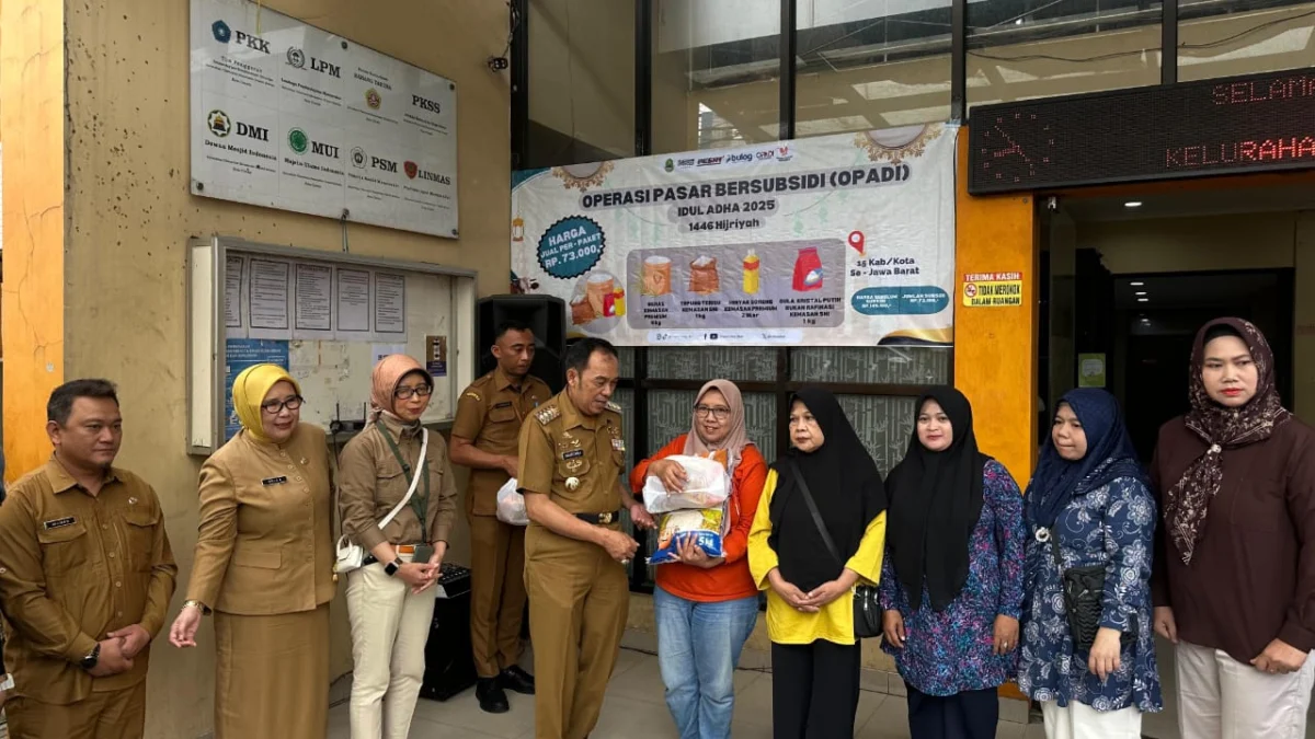 Lewat Opadi Iduladha 2025, Ada Bantuan Sembako Murah untuk Warga Rentan di 15 Daerah Ini! Bantu Masyarakat Rentan, Disperindag Jabar Gelar Opadi di 15 Daerah Termasuk Cimahi. (Mong / Jabar Ekspres)