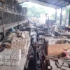 Suasana di dalam Pasar Cihaurgeulis, Jalan Suci, Kota Bandung, Selasa (3/6). Foto: Dimas Rachmatsyah / Jabar Ekspres