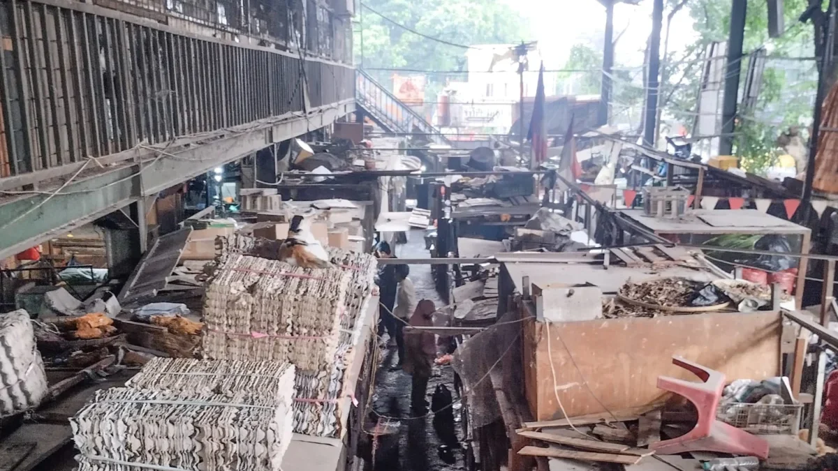 Suasana di dalam Pasar Cihaurgeulis, Jalan Suci, Kota Bandung, Selasa (3/6). Foto: Dimas Rachmatsyah / Jabar Ekspres