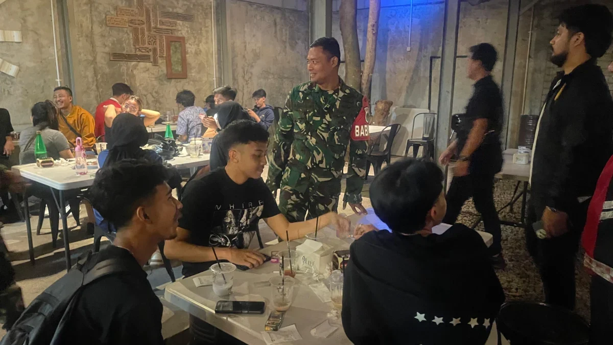 Kepolisian Resor Kota (Polresta) Bandung menggelar Patroli Edukasi Penerapan Jam Malam bagi Peserta Didik sejumlah titik di wilayah Kabupaten Bandung pada Rabu (4/6/2025) malam. Foto Agi / Jabar Ekspres