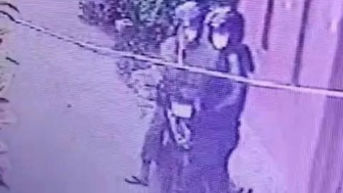 Terekam CCTV, Pelaku Curanmor Gondol Sepeda Motor Ninja SS di Wilayah Batununggal! Ist. Tangkap layar rekaman cctv Pelaku curanmor saat beraksi di wilayah Batununggal, Kota Bandung, Senin, (9/6).