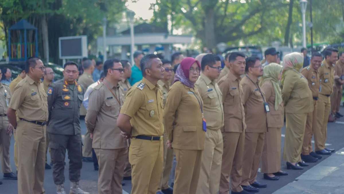 Ilustrasi: Wakil Wali Kota Bogor, Jenal Mutaqin bersama sejumlah ASN Eselon II Pemkot Bogor. (Yudha Prananda / Jabar Ekspres)