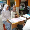 Salah Seorang Siswa Pendaftar SPMB di SMKN 3 Kota Cimahi. (Mong / Jabar Ekspres)