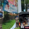Petugas Satpol PP KBB saat menertibkan ratusan baliho ilegal di kawasan Padalarang. Dok Satpol PP KBB