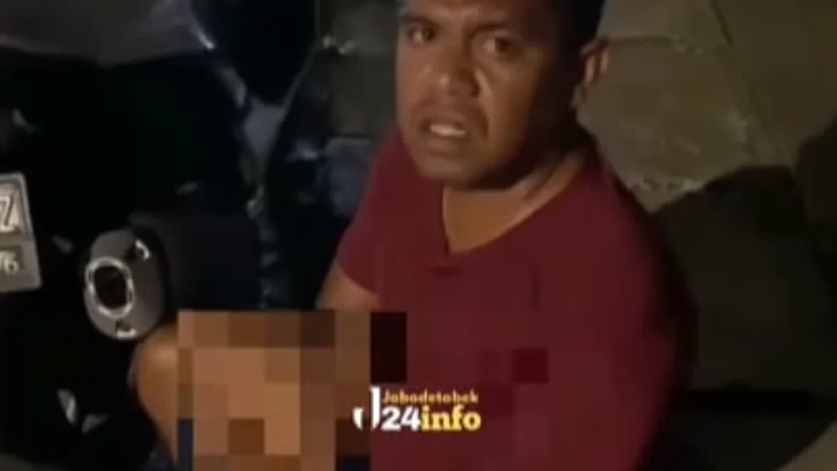 Viral Aksi Pria Lakukan Onani di Area Stadion Pakansari, Polisi: Masih Diselidiki! Viral Aksi Pria Lakukan Onani di Area Stadion Pakansari, Polisi: Masih Diselidiki!