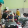 Suasana pendaftar dan verifikasi SPMB tahap satu di SMAN 7 Bandung, Senin, 16 Juni 2025.