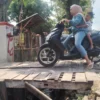 Proyek normalisasi drainase oleh DPUTR di wilayah Desa Rancaekek Wetan, Kecamatan Rancaekek, Kabupaten Bandung mangkrak dan belum ada kejelasan penyelesaian. (Yanuar/Jabar Ekspres)