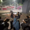 Mahasiswa dan warga Rumpin gelar aksi di depan Kantor Bupati Bogor