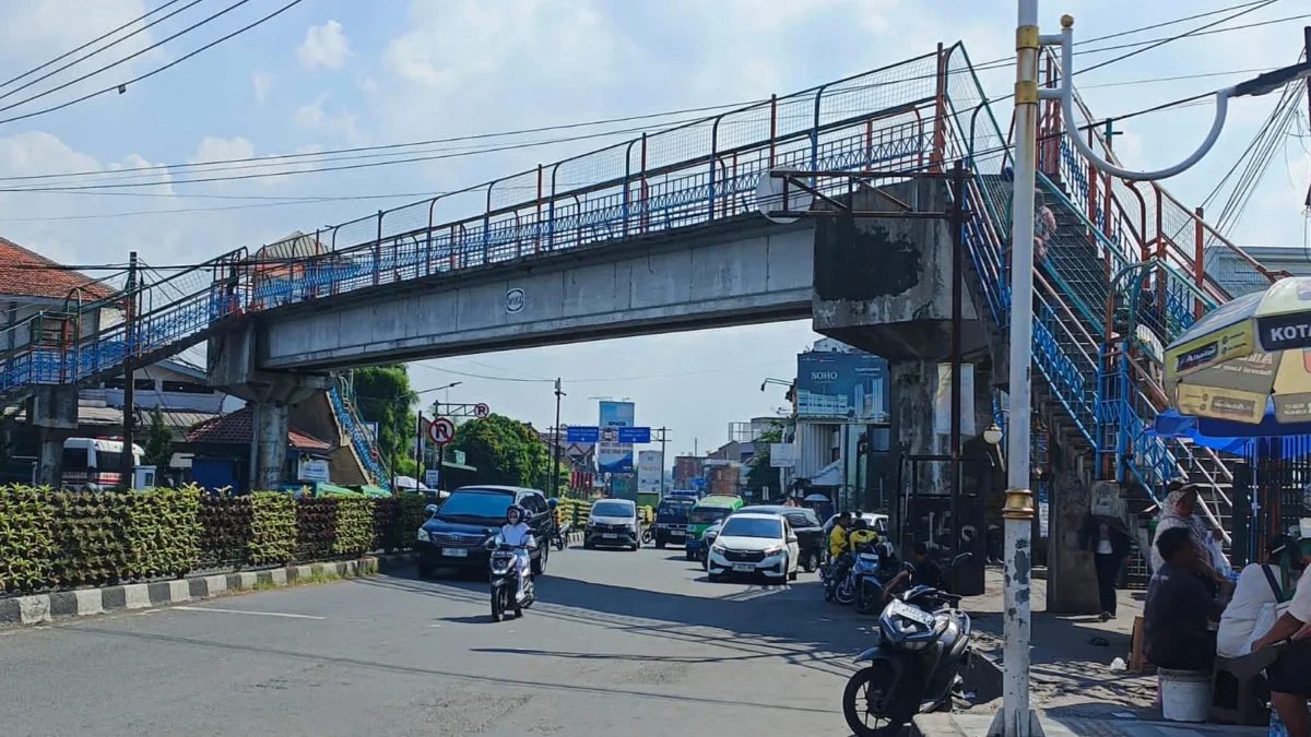 Dedie Rachim Pastikan Pembongkaran JPO Paledang Bogor Tuntas Akhir Tahun 2025, Digantikan Pelican Crossing Ilustrasi: Suasana di sekitar JPO Paledang, Kota Bogor, Jumat (20/6) Sore.