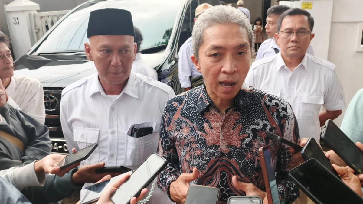 Wali Kota Bogor, Dedie A. Rachim bersama Ketua DPD Partai Gerindra Kota Bogor, Sopian Ali Agam (Kiri). (Yudha Prananda / Jabar Ekspres)