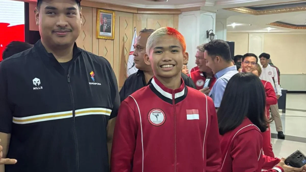 Bumi Magani Abraar Himara (15) bersama Menpora RI, Dito Ariotedjo. (Yudha Prananda / Istimewa)