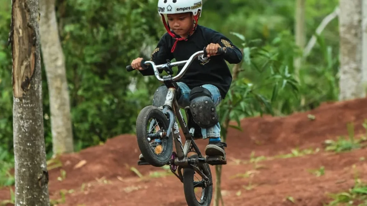 Narash Abraar Kasogi saat Beraksi di Track Bike (Istimewa)
