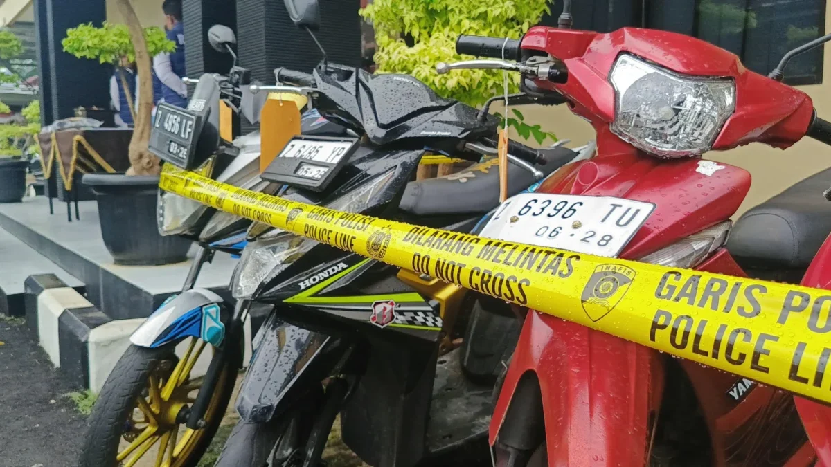 Modus Beli Gorengan, Dua Pria di Banjar Kedapatan Curi Sepeda Motor Modus Beli Gorengan, Dua Pria di Banjar Kedapatan Curi Sepeda Motor