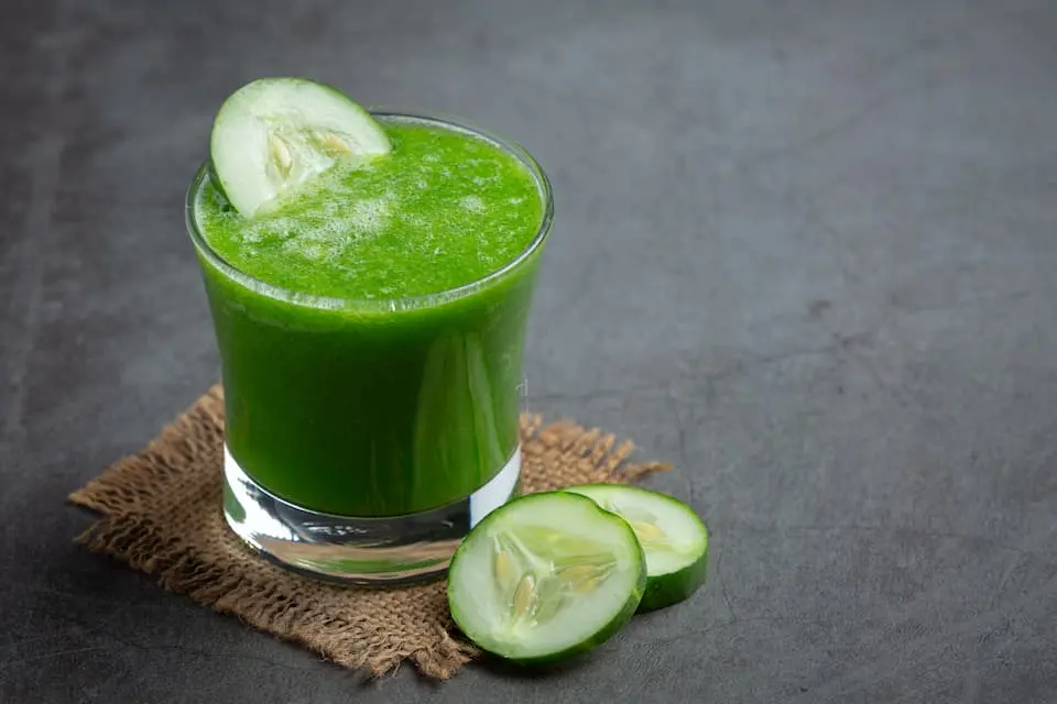 Minuman Alami untuk Menurunkan Asam Urat ( Sumber Gambar: Ilustrasi/Freepik)