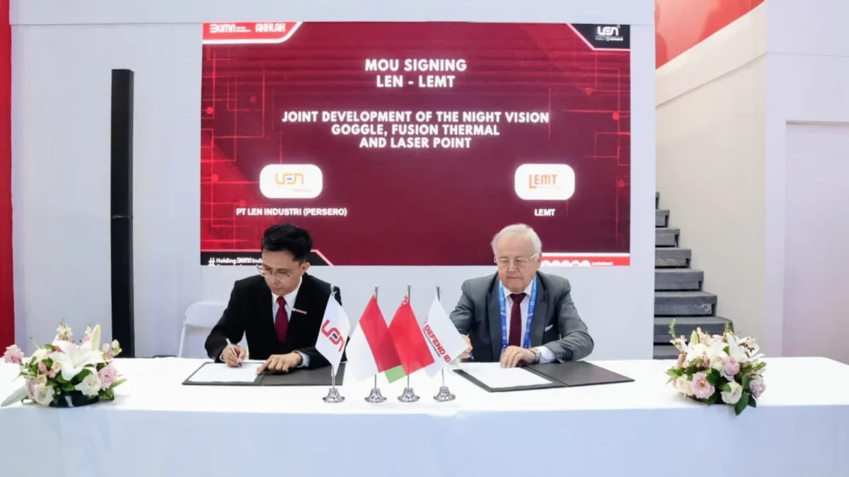 Penandatanganan MoU antara PT LEN Industri (Persero) dan  LEMT Belarusia.