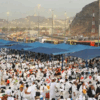 Jamaah haji Indonesia memadati area mabit di Muzdalifah, Makkah, Arab Saudi, Jumat (6/6/2025). (foto/ANTARA)
