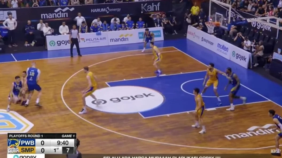 Shannon Evans Bawa Satria Muda Taklukkan Prawira di Game 1 Playoff IBL 2025 Shannon Evans