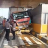 Detik-detik insiden Truk Fuso menabrak GT Ciawi 2, Kota Bogor, Senin (2/6). (Yudha Prananda / Istimewa)