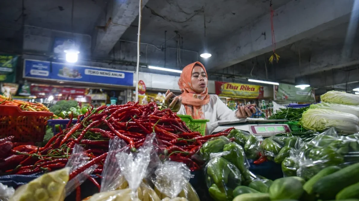 Salah satu pedang di Pasar Kota Bandung.